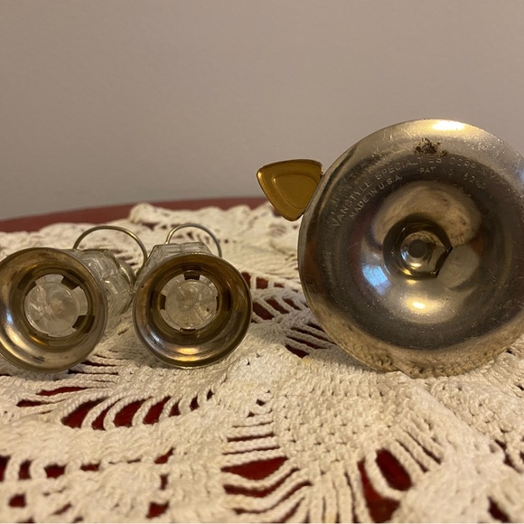 Vintage salt and pepper shakers with holder - Picture 4 of 4